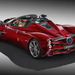 Czerwony Pagani Huayra Roadster BC z włókna węglowego, z widocznym wnętrzem i czterema rurami wydechowymi.