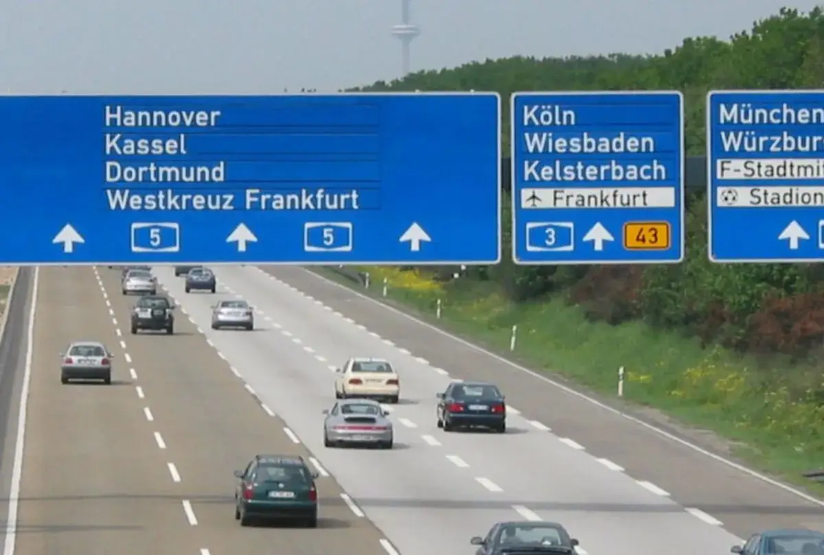 Niemieckie autostrady - Jak jeździć szybko i bezpiecznie?